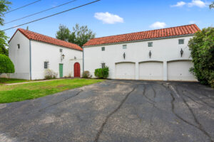 106 Ivy Lane 3 Car Garage